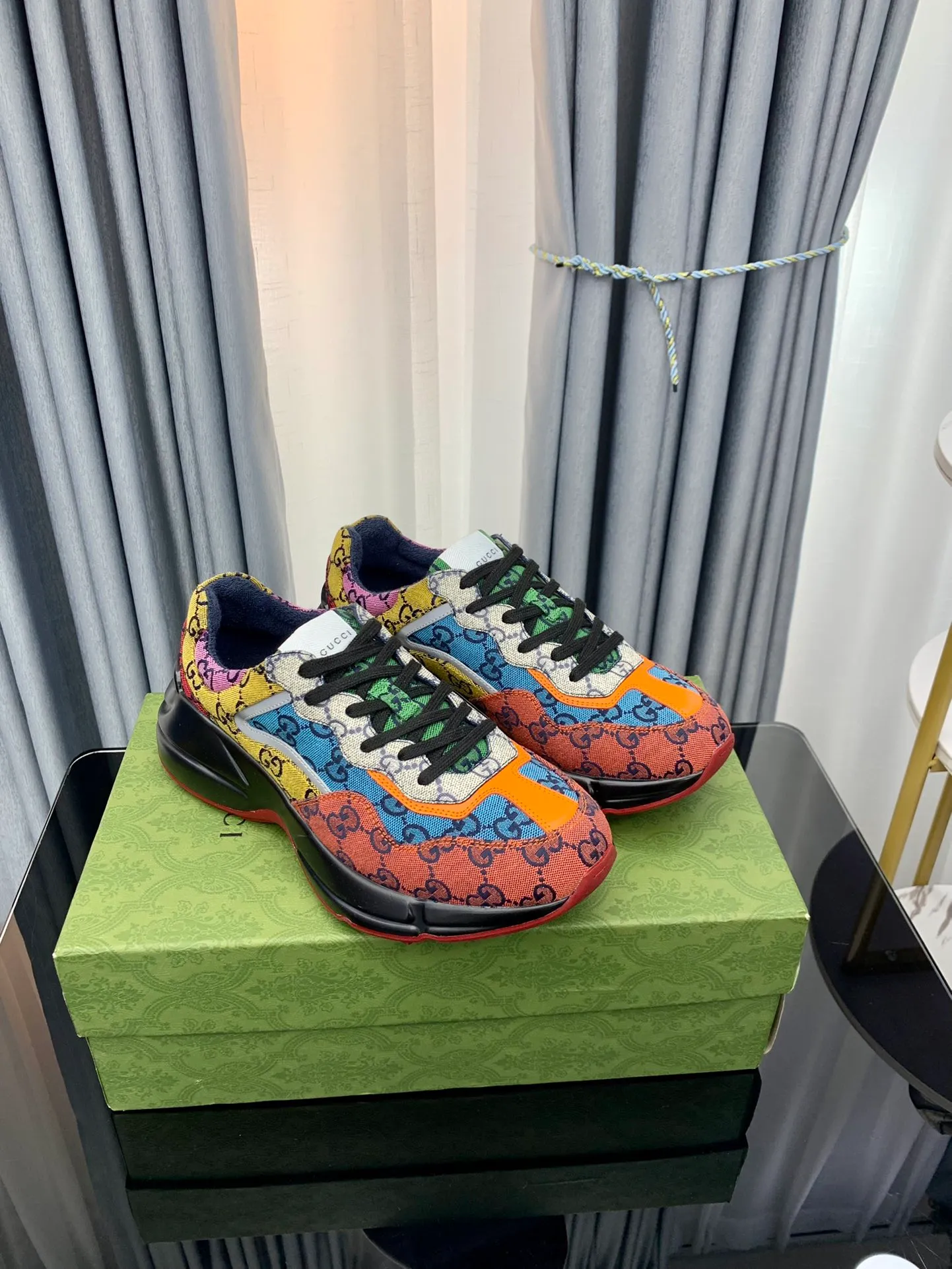 👟👟Ex-factory price 480👟👟 Gucci dad shoes for couples, distressed leather horn-shaped retro jogging shoes. The Balenciaga grandpa trend has subsided, ushering in GUCCI dad shoes, the trend leader in the fashion industry. The original shoes are molded and the original last is made by the Italian handmade foundry! [Gucci original dad shoes] Original surface: imported calfskin! Lining: Grade A hybrid lambskin! Outsole: The highest restoration sole. TPU material plus wear-resistant foam (anti-wear cushioning) ivory leather has been processed with an old-fashioned effect. The sole is 5cm high! The comfort level is excellent, killing all high-end versions on the market! Original logo outsole! 👣Size: Women’s size 35-40. Men's size 38-45. Women's heel with 🈚️logo! Men's heel with 🈶️logo!